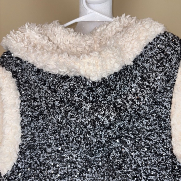 Escio Black/Gray Hooded Vest with Sparkle Sequins and Cream Sherpa Like Lining - Picture 5 of 9